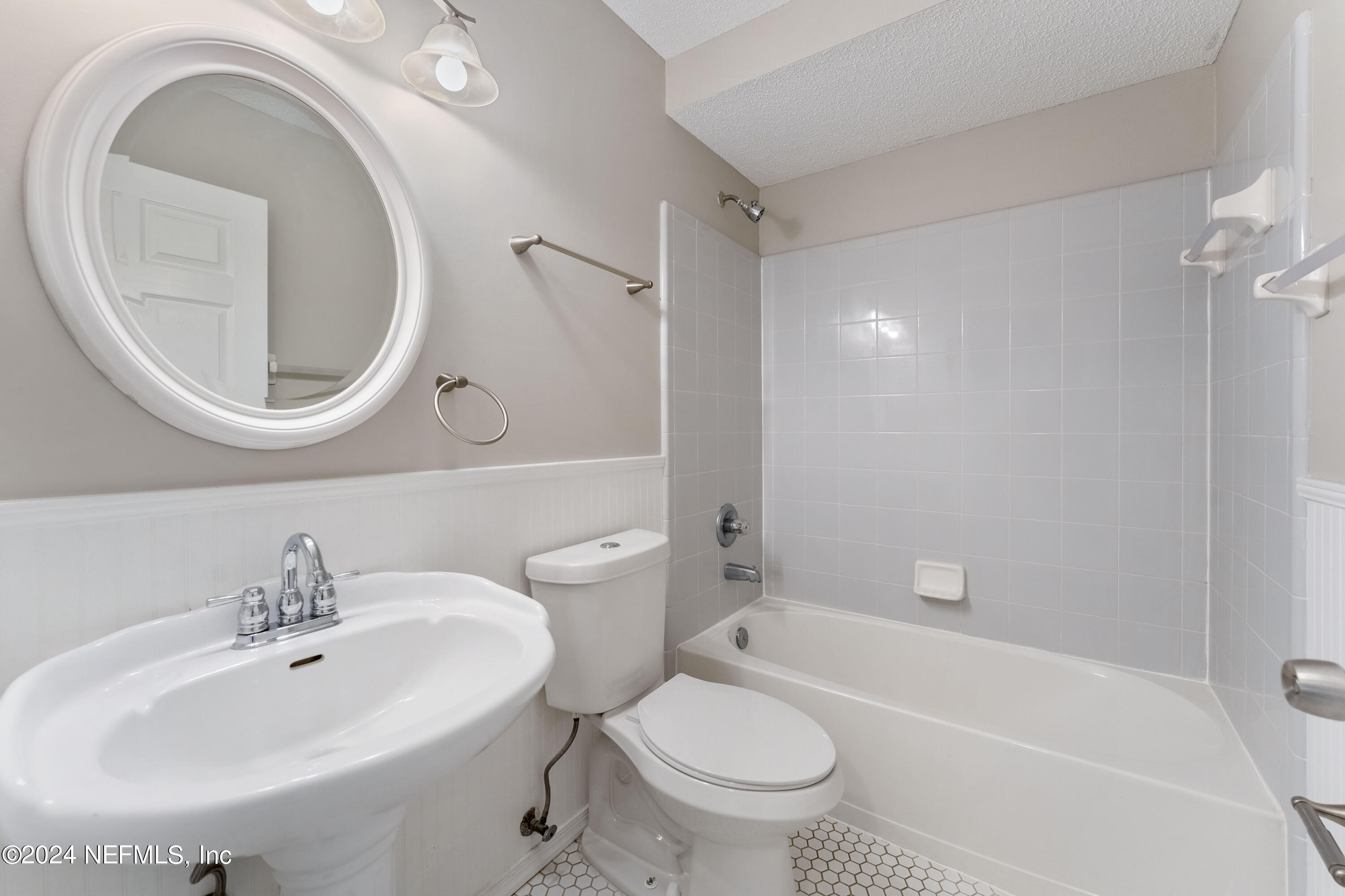 4504 Cobblefield Circle West Jacksonville, FL 32224 - Photo 14 of 22 14_Updated Hall Bath