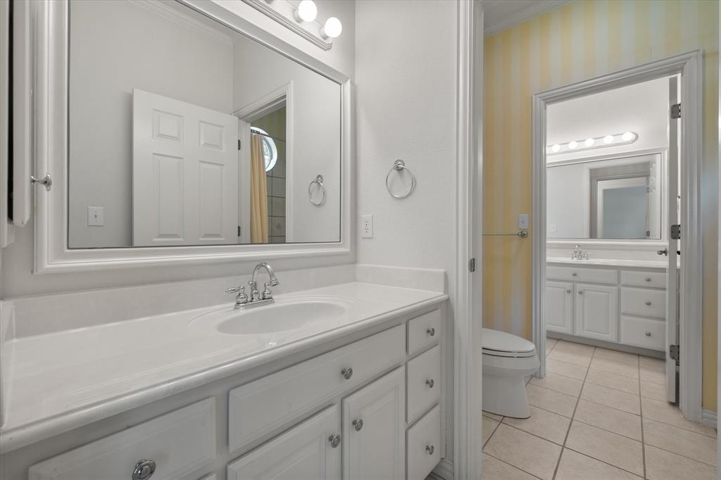 128 Rim Rock Road Aledo, TX 76008 - Photo 28 of 40 Shared full bath.