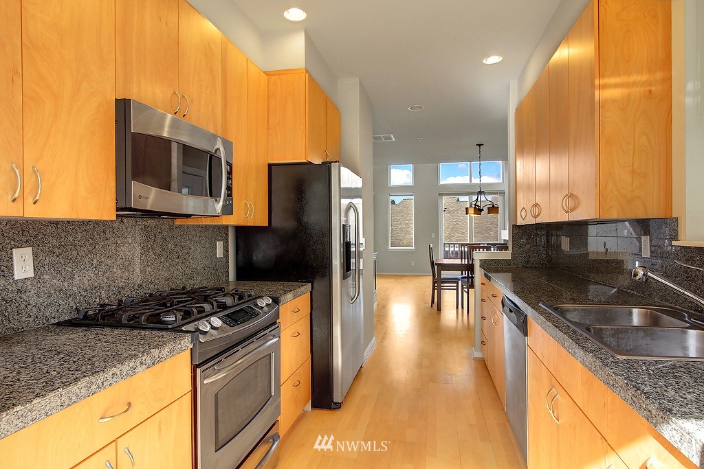 96 Sky Ridge Road Northwest, Unit 604 Issaquah, WA 98027 - Photo 5 of 15