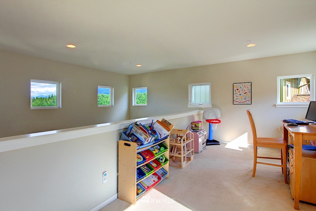 96 Sky Ridge Road Northwest, Unit 604 Issaquah, WA 98027 - Photo 9 of 15