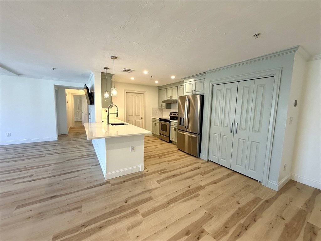 29 Maple Street, Unit H Canton, MA 02021 - Photo 3 of 20