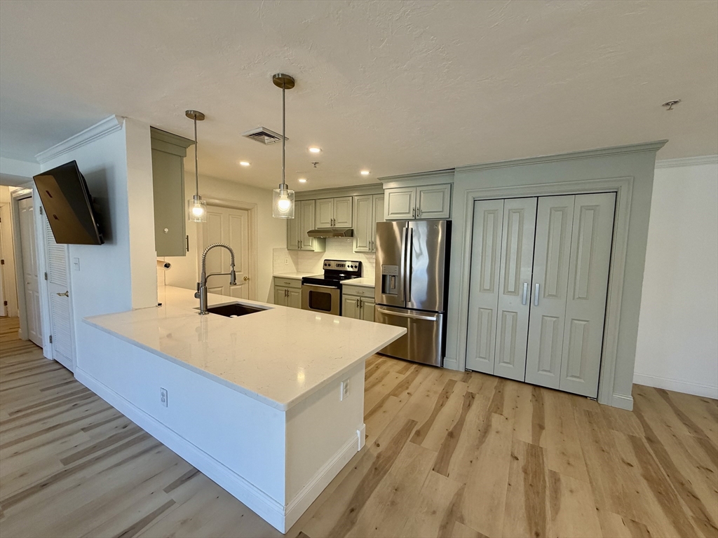 29 Maple Street, Unit H Canton, MA 02021 - Photo 4 of 20