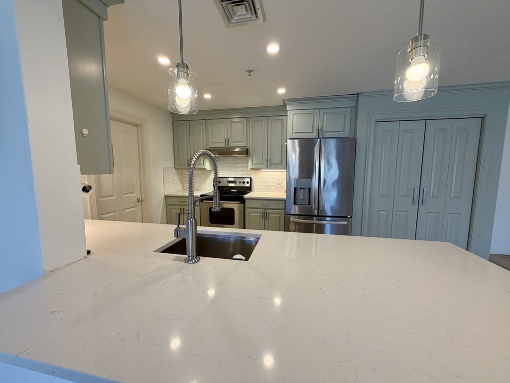 29 Maple Street, Unit H Canton, MA 02021 - Photo 5 of 20