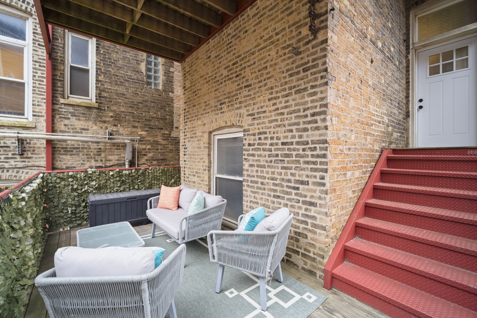 813 North Racine Avenue, Unit 2 Chicago, IL 60642 - Photo 28 of 31 Gallery Image 28
