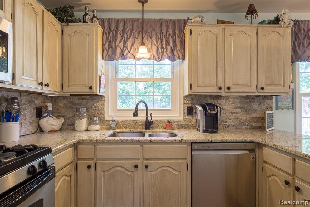 6301 Rustic Ridge Trail Grand Blanc, MI 48439 - Photo 8 of 31
