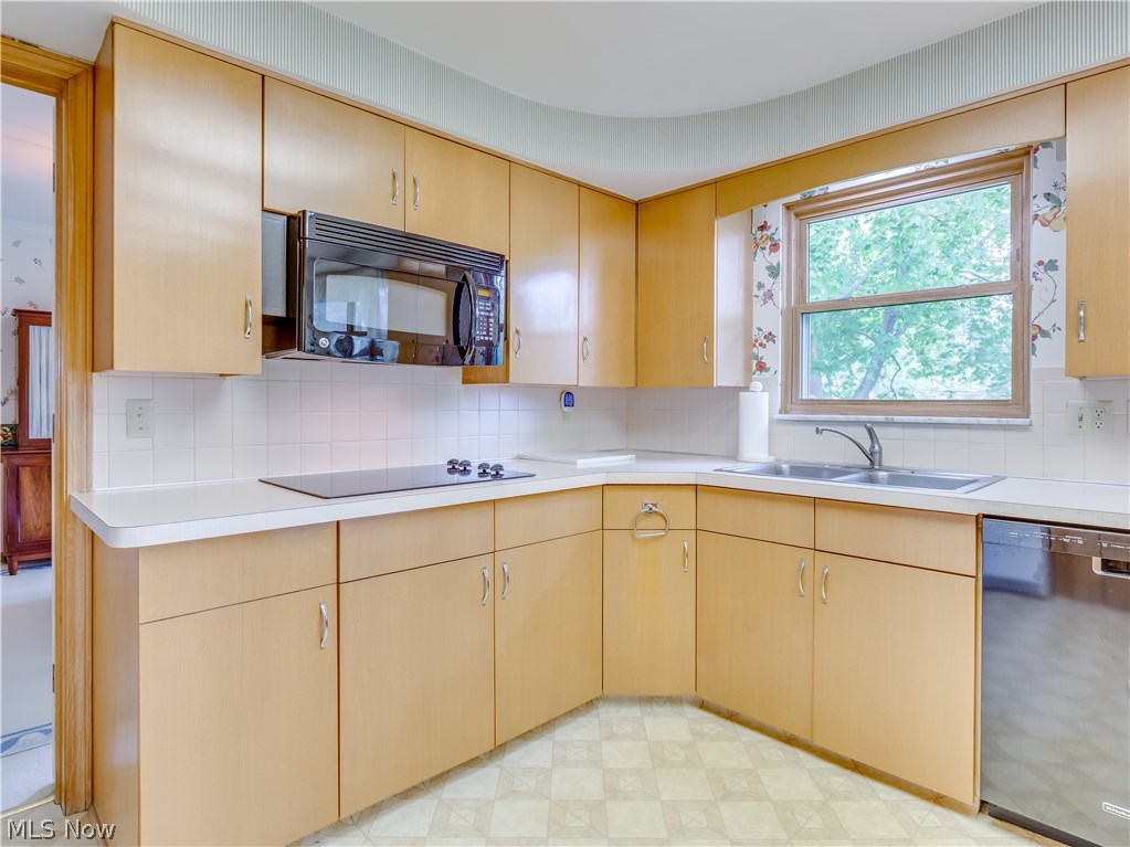 2006 Brookshire Road Akron, OH 44313 - Photo 14 of 35 Into the kitchen with tons of counter space, dbl ovens and pantry!