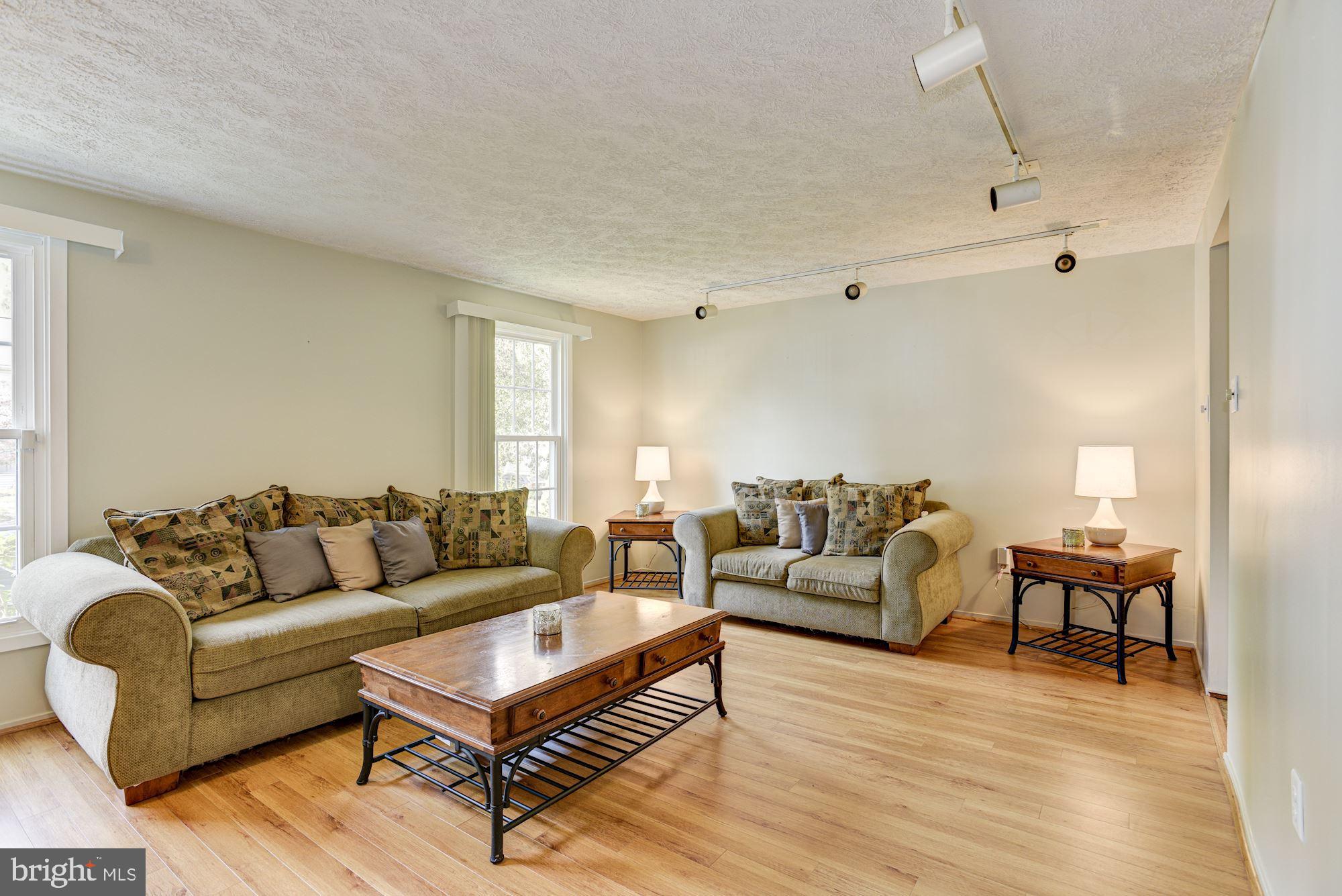 4823 Hawksbury Road Baltimore, MD 21208 - Photo 3 of 31 Living Room