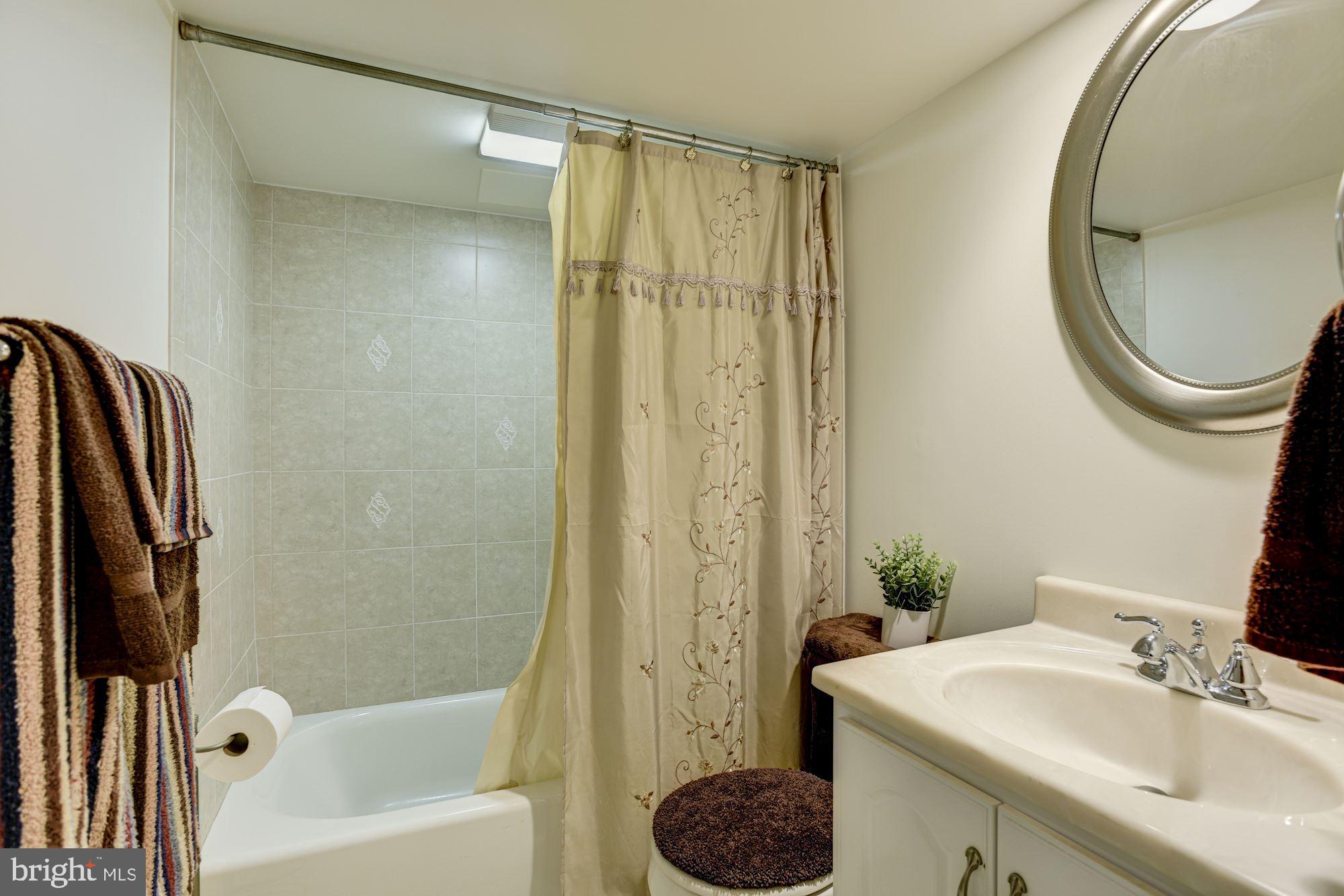 4823 Hawksbury Road Baltimore, MD 21208 - Photo 25 of 31 Bath