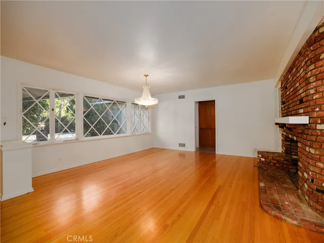 $7,000 | 4539 Hayvenhurst Avenue, Encino, CA 91436