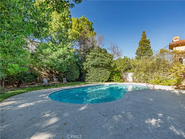 $7,000 | 4539 Hayvenhurst Avenue, Encino, CA 91436