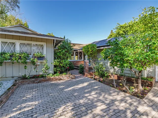 $7,000 | 4539 Hayvenhurst Avenue, Encino, CA 91436