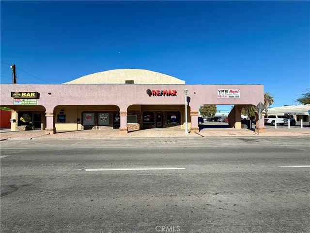 a view of living room kitchen