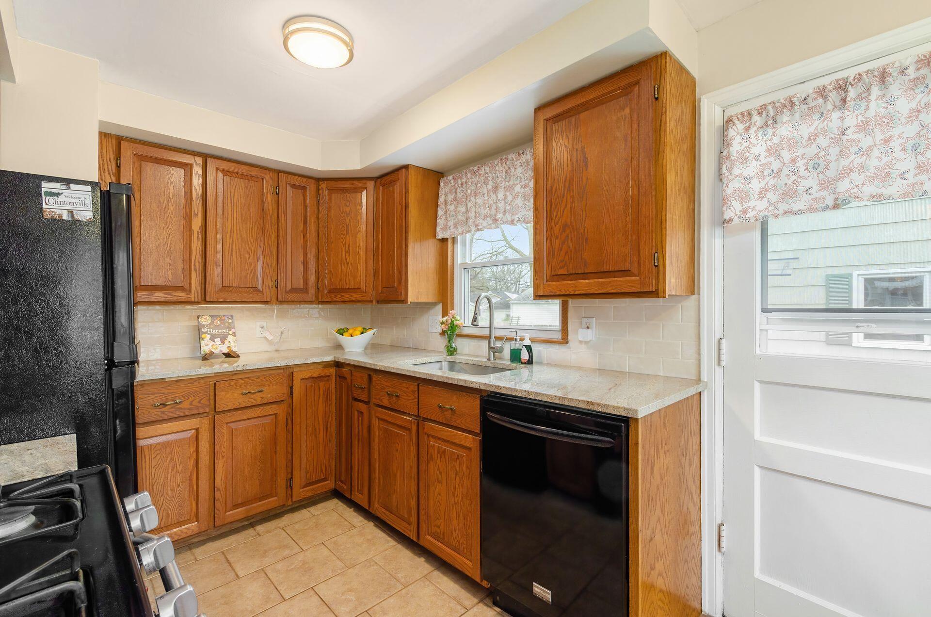 453 Chatham Road Columbus, OH 43214 - Photo 6 of 26 006_9604_K 453 Chatham Rd 020