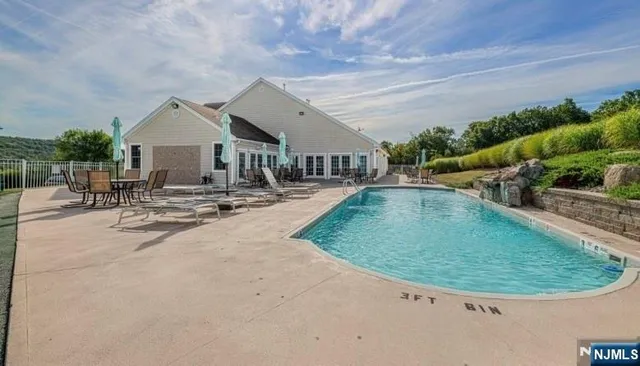 $476,200 | 11 Fairchild Lane, Unit 11, Wantage, NJ 07461