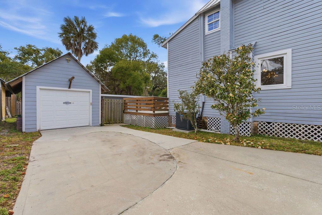 720 Southeast 3rd Street Ocala, FL 34471 - Photo 65 of 82 a view of garage and yard