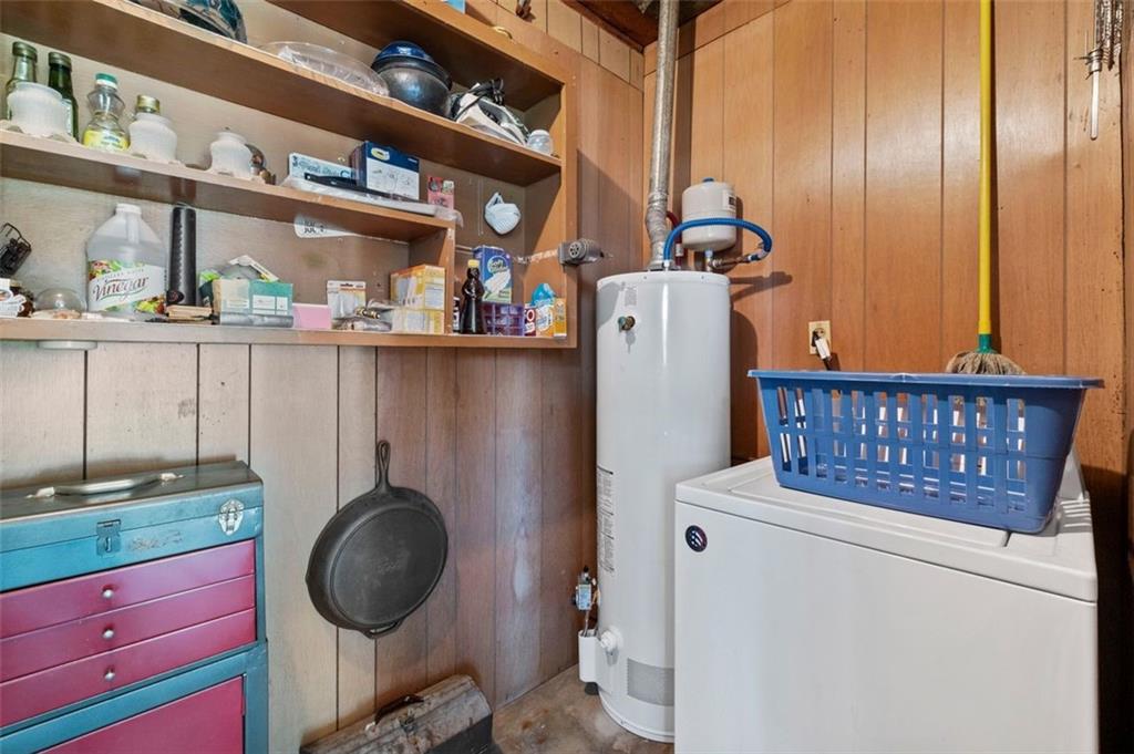 2880 Sherwood Road Southeast Smyrna, GA 30082 - Photo 27 of 33 a utility room with dryer and washer