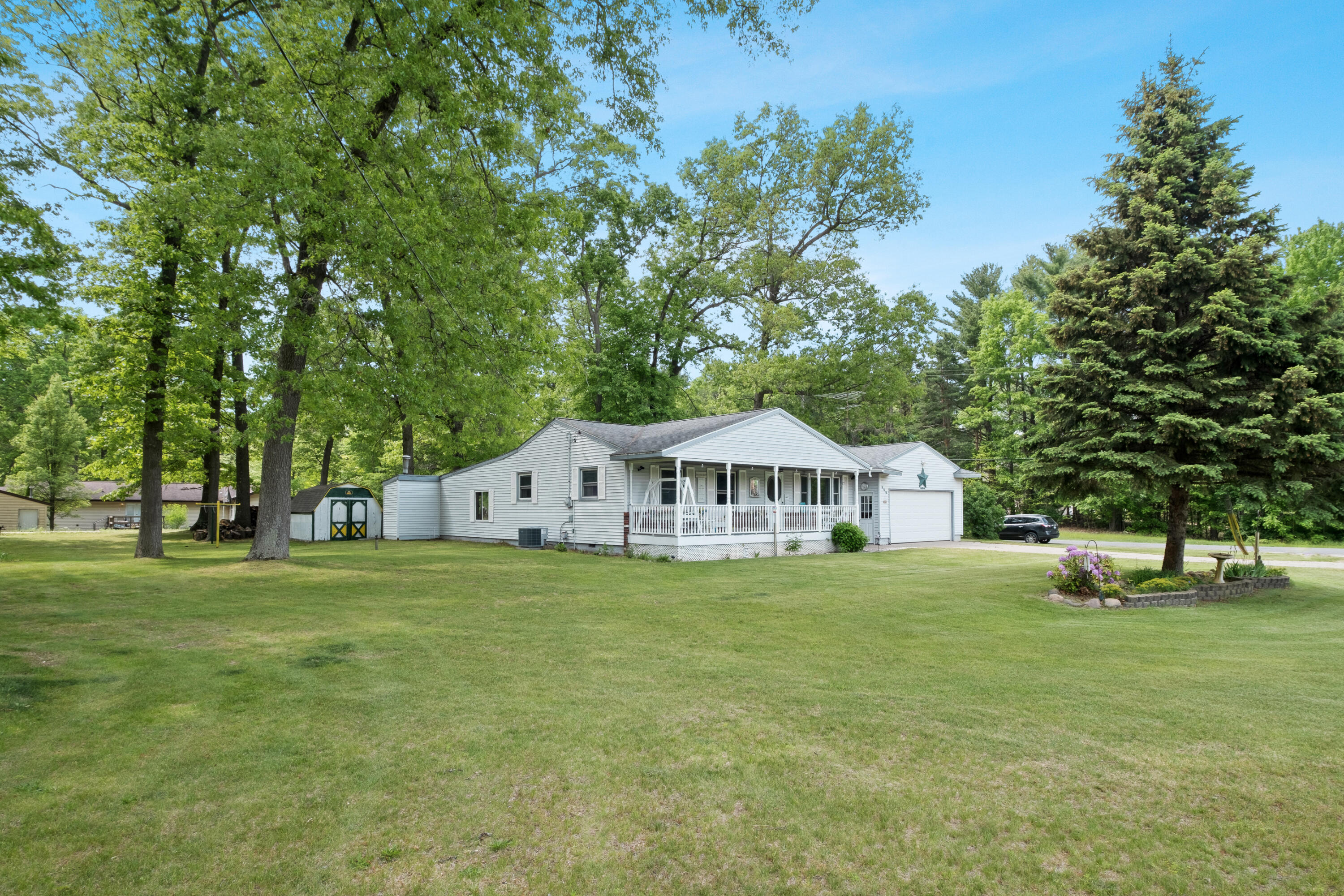 623 South Dangl Road Muskegon, MI 49442 - Photo 3 of 27 Photo-3