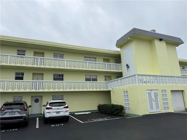 $1,300 | 1100 Ponce De Leon Circle, Unit N208, Vero Beach, FL 32960
