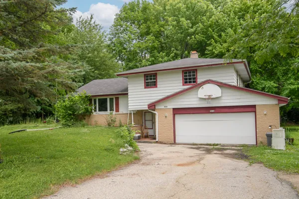 $319,900 | 5210 South Balboa Drive, New Berlin, WI 53151
