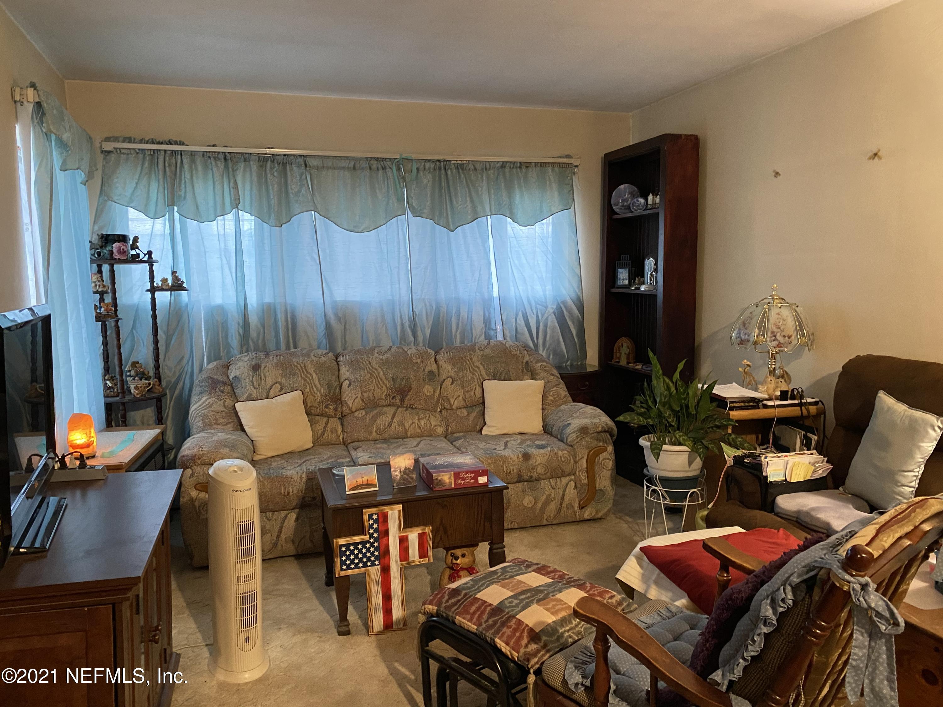 3625 Weaver Road Palatka, FL 32177 - Photo 7 of 26 Living Room