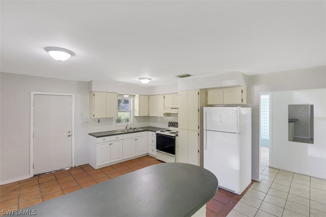 10879 Peatre Road Bokeelia, FL 33922 - Photo 5 of 18 Gallery Image 5