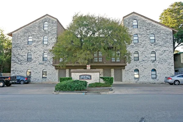 $2,100 | 3506 Speedway, Unit 304, Austin, TX 78705
