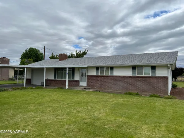 $450,000 | 2091 Ashue Road, Wapato, WA 98951