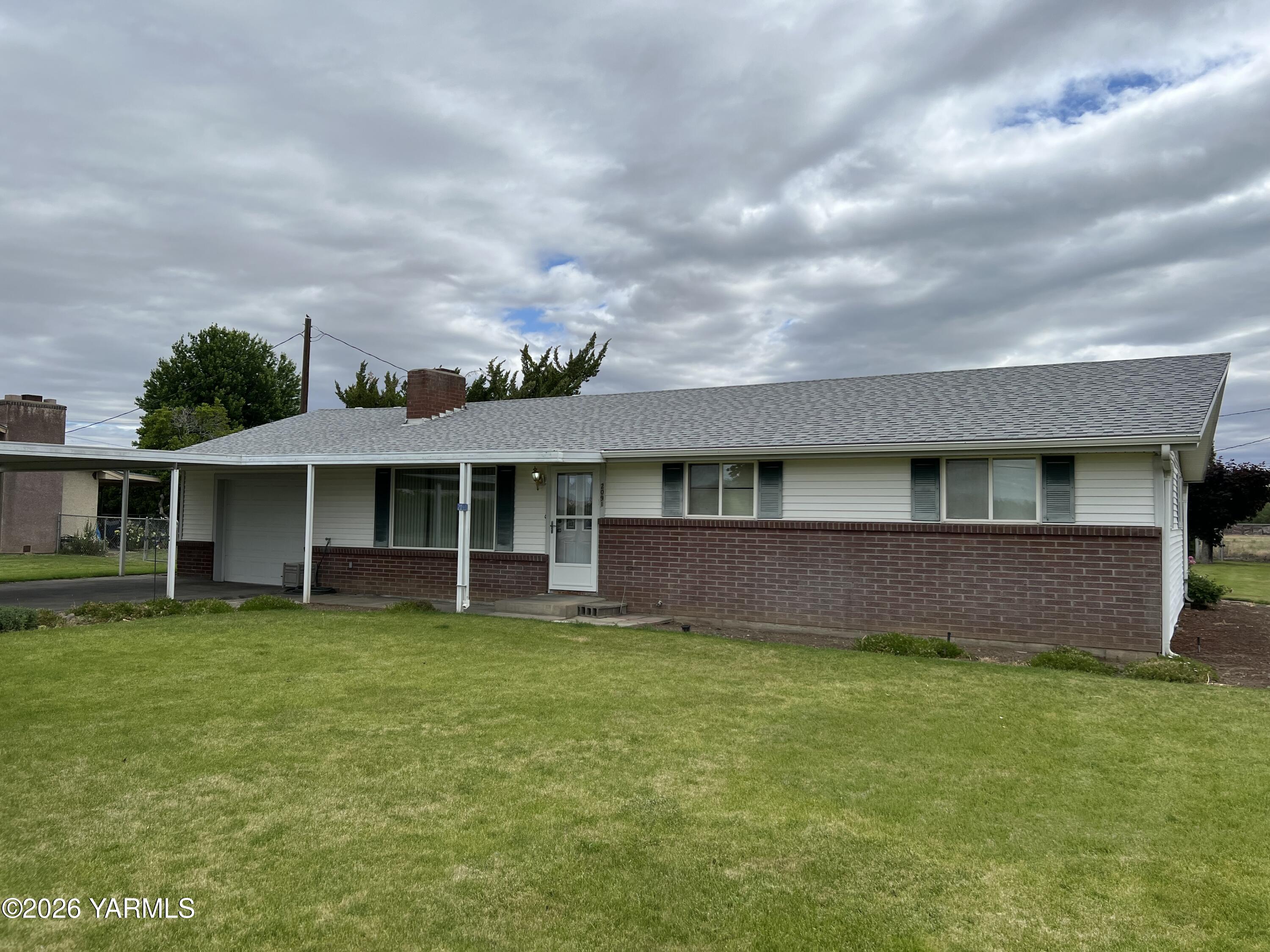 2091 Ashue Road Wapato, WA 98951 - Photo 1 of 27 IMG_2322