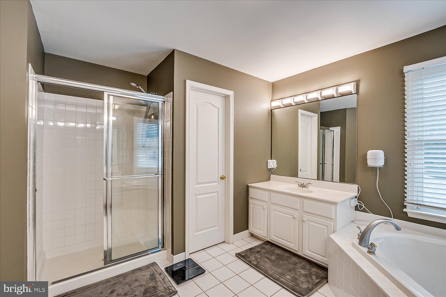 30 Witmer Way Robbinsville, NJ 08691 - Photo 29 of 48 a bathroom with a sink a toilet and shower