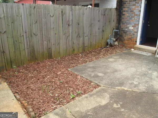 $164,500 | 633 Garden Walk Drive, Stone Mountain, GA 30083