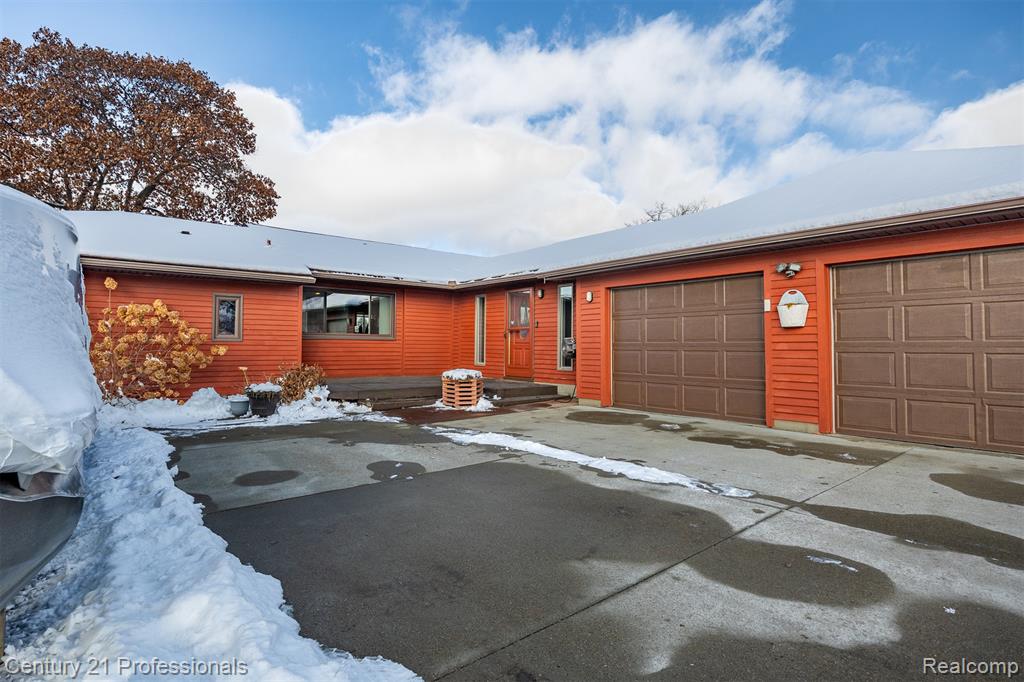 13504 South Horrell Road Fenton, MI 48430 - Photo 4 of 70 Gallery Image 4