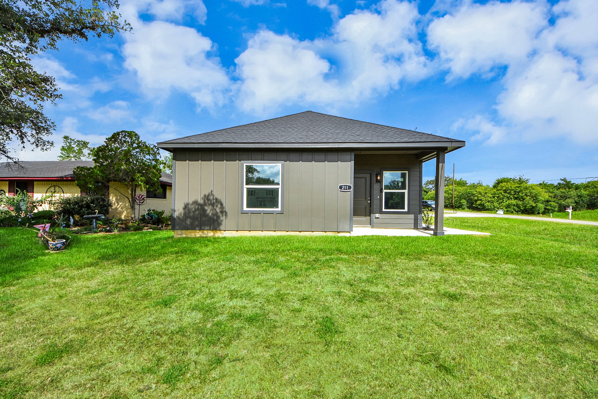 211 19th Street Hempstead, TX 77445 - Photo 3 of 32