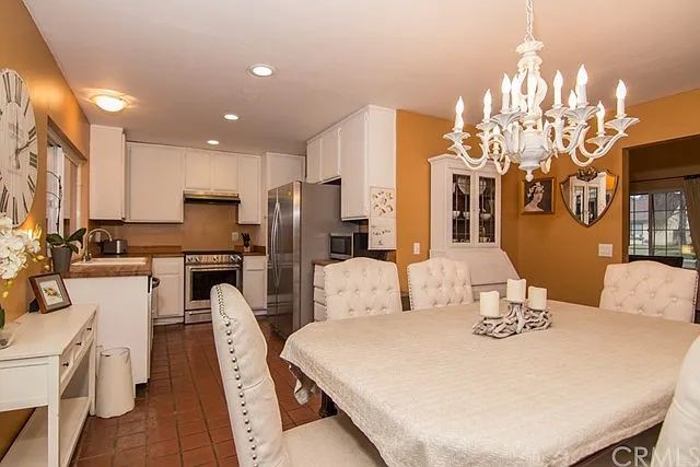 2463 Falling Oak Drive Riverside, CA 92506 - Photo 5 of 18