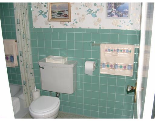 266 Middle Road Falmouth, ME 04105 - Photo 20 of 25 Bathroom. 2nd floor full bath
