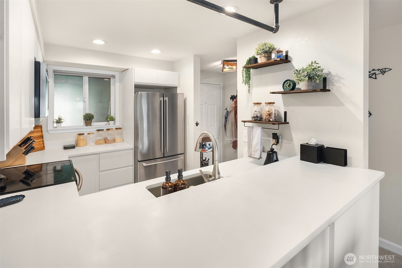 4893 76th Street Southwest, Unit E1002 Mukilteo, WA 98275 - Photo 6 of 27 a room with a bed and a dresser