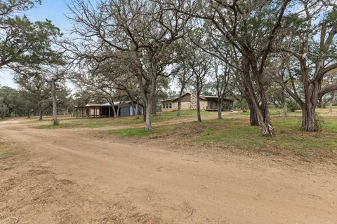$600,000 | 122 Winding Creek Road, Spicewood, TX 78669