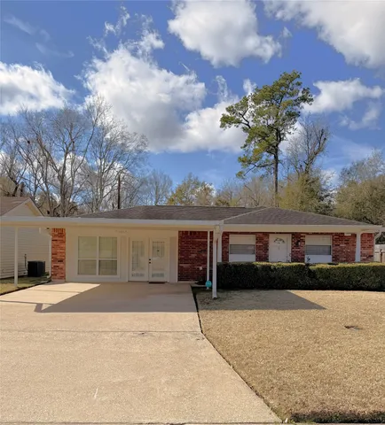 $240,000 | 4665 Glen Oaks Circle, Beaumont, TX 77708