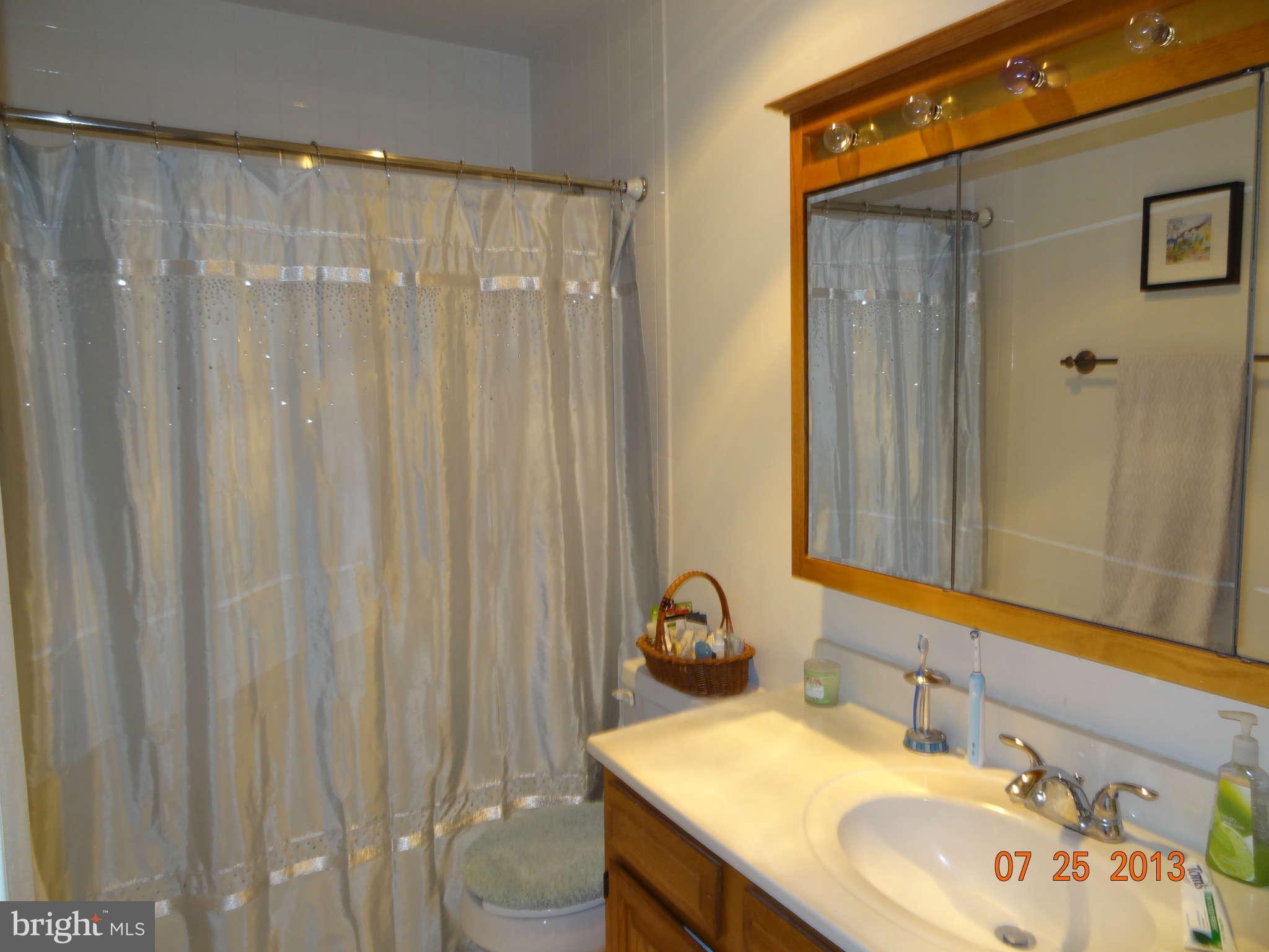 9233 Hood Road Manassas, VA 20110 - Photo 15 of 23 Bath