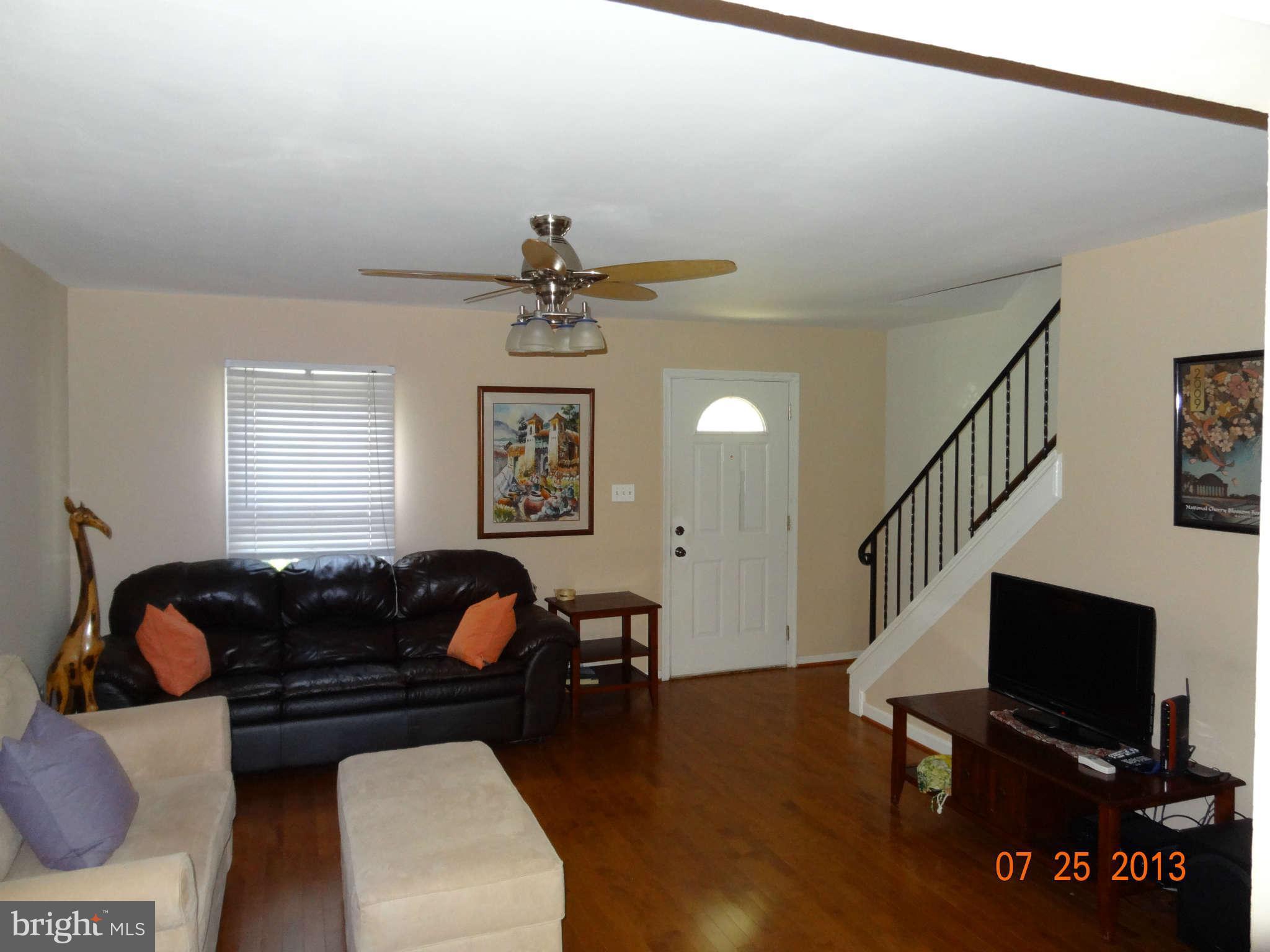 9233 Hood Road Manassas, VA 20110 - Photo 3 of 23 Family Room