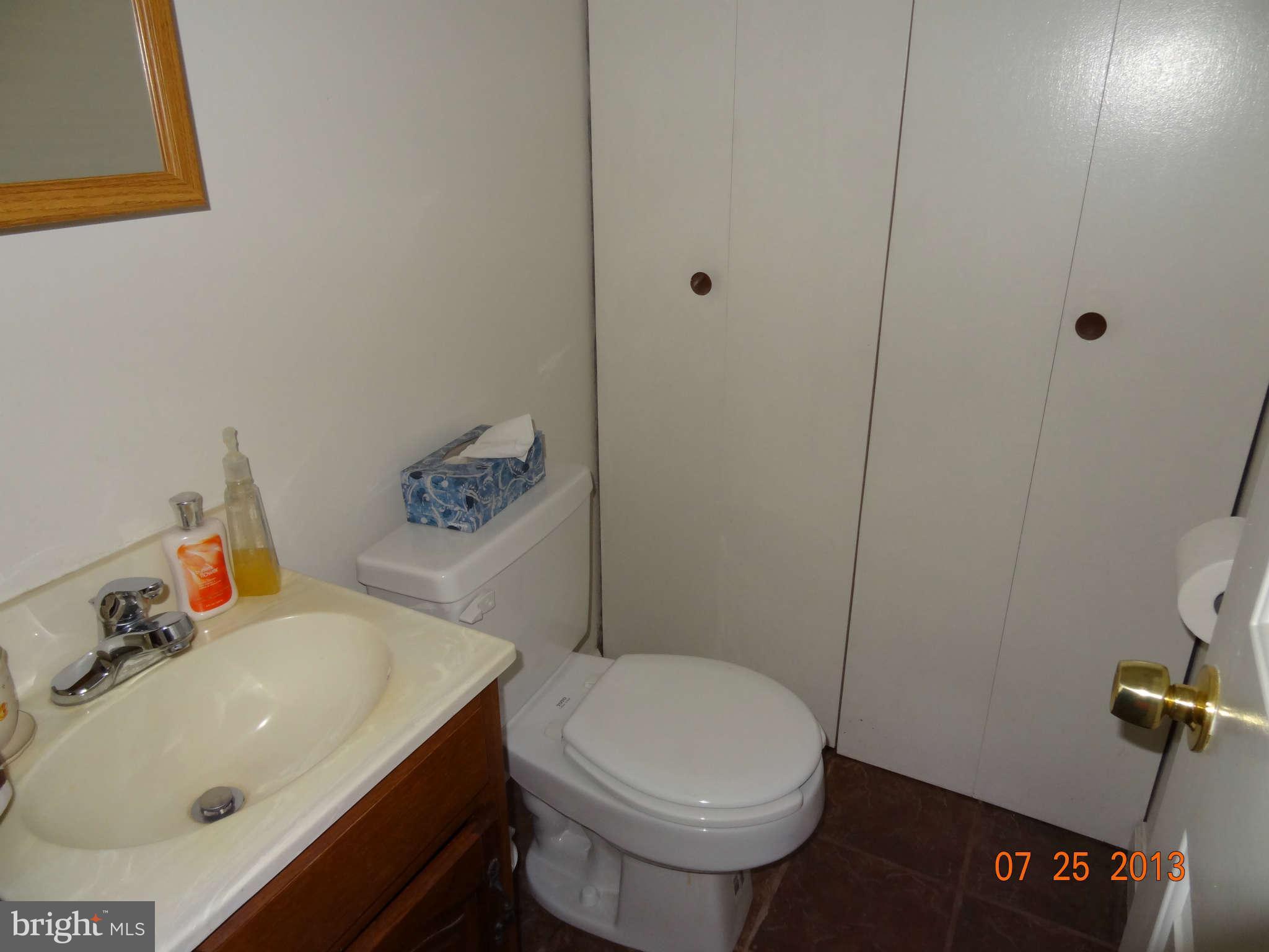 9233 Hood Road Manassas, VA 20110 - Photo 22 of 23 Bath