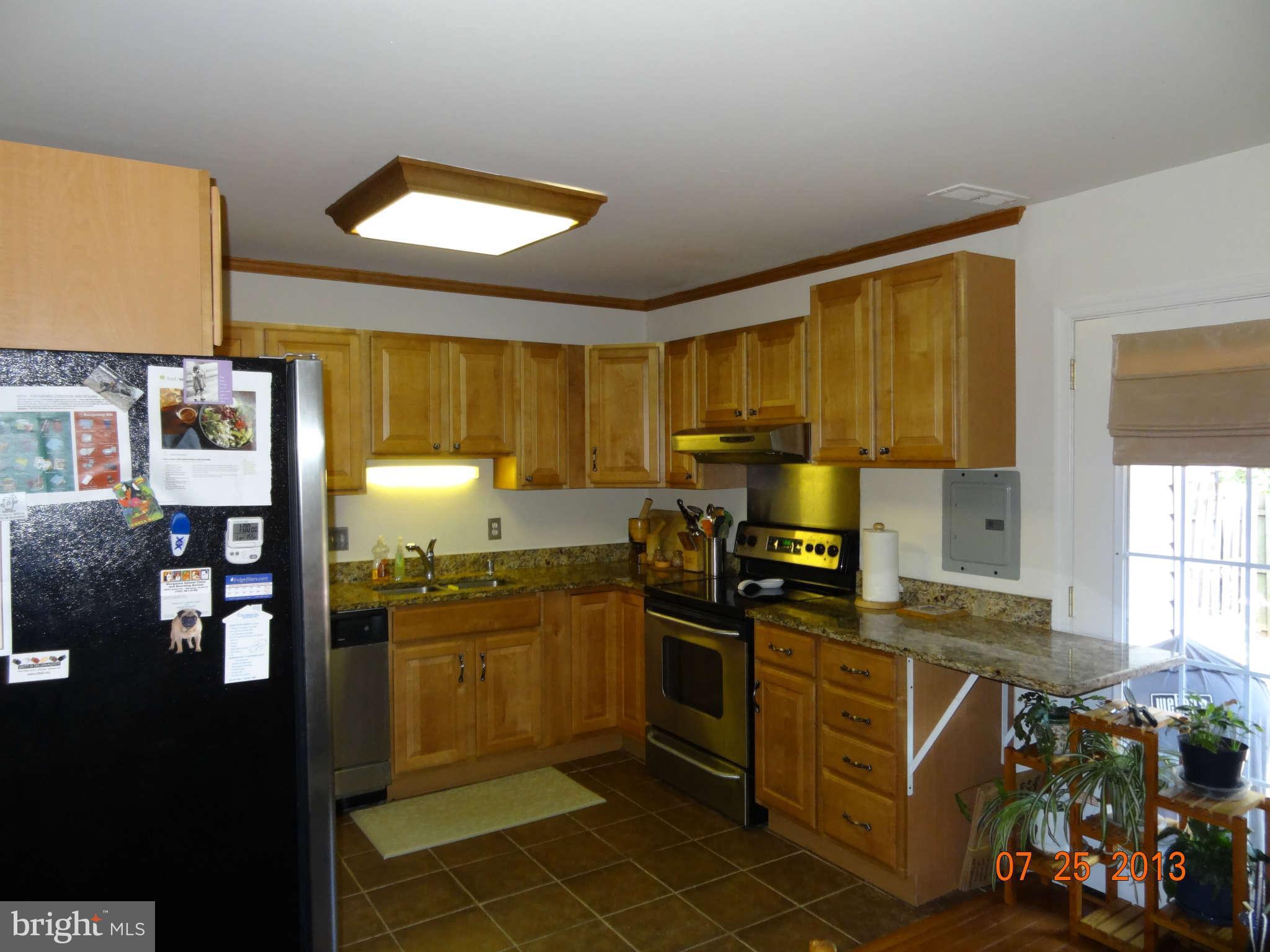9233 Hood Road Manassas, VA 20110 - Photo 5 of 23 Kitchen
