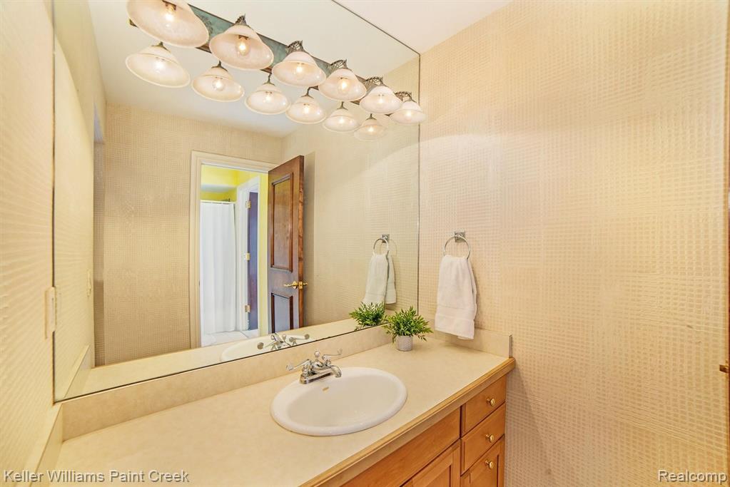 4929 Crestone Way Rochester, MI 48306 - Photo 43 of 59