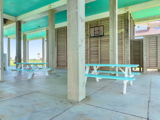 $1,350,000 | 1530 Highway 87, Port Bolivar, TX 77650