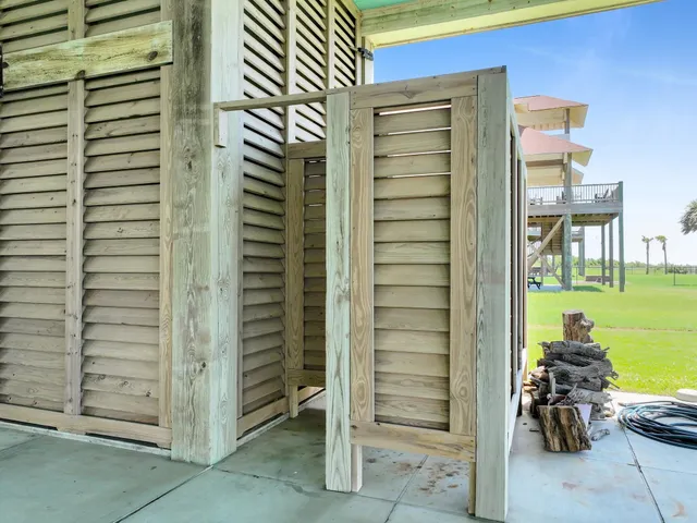 $1,350,000 | 1530 Highway 87, Port Bolivar, TX 77650