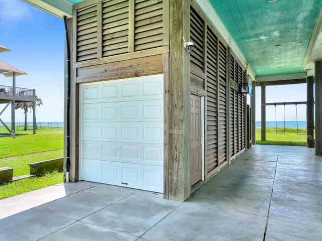 $1,350,000 | 1530 Highway 87, Port Bolivar, TX 77650