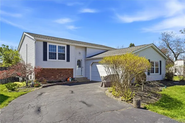 $319,900 | 4528 Roundtree Road, Hamburg, NY 14075
