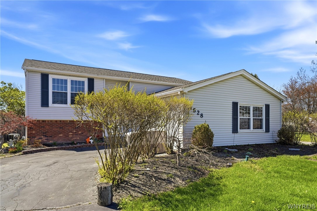 4528 Roundtree Road Hamburg, NY 14075 - Photo 2 of 50
