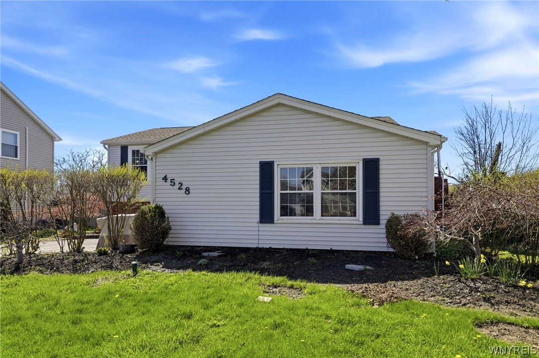 4528 Roundtree Road Hamburg, NY 14075 - Photo 4 of 50