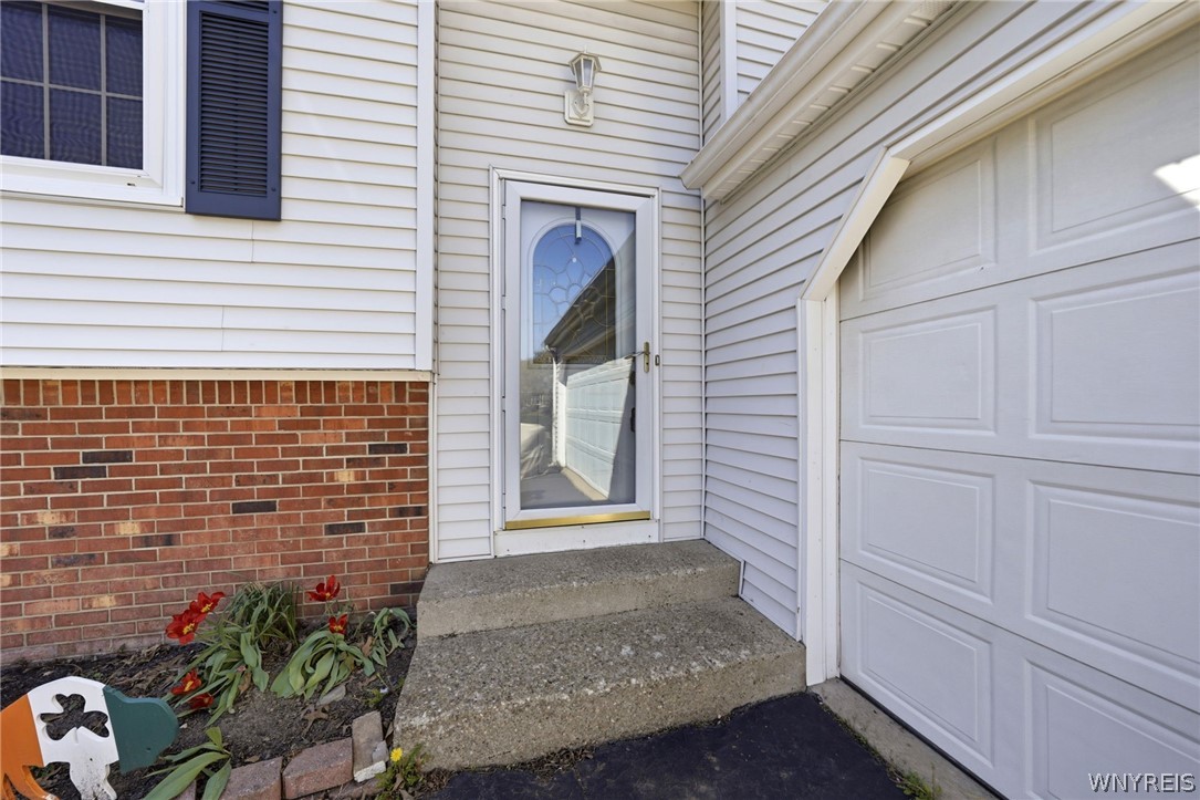 4528 Roundtree Road Hamburg, NY 14075 - Photo 5 of 50