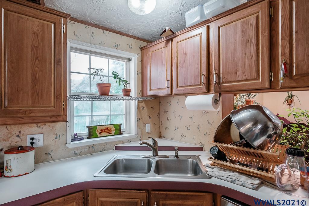 1329 Southwest Elm Street Albany, OR 97321 - Photo 12 of 36 Gallery Image 12